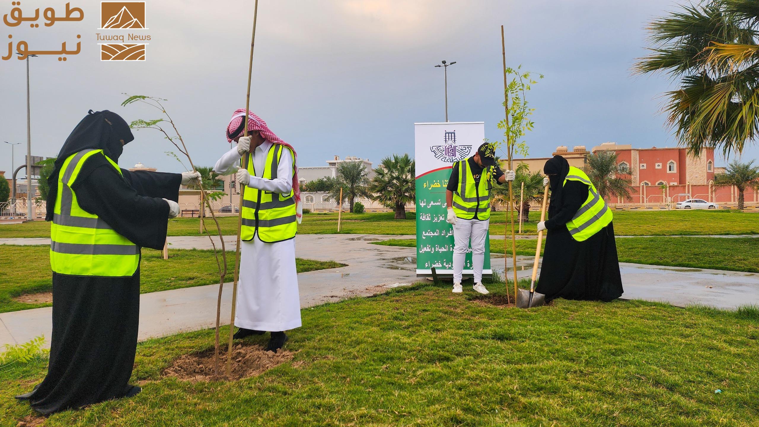 You are currently viewing زراعة أكثر من 2300 شجرة ووردة بالخفجي ضمن (مبادرة شرقيتنا خضراء) بمشاركة 120 متطوع ومتطوعة