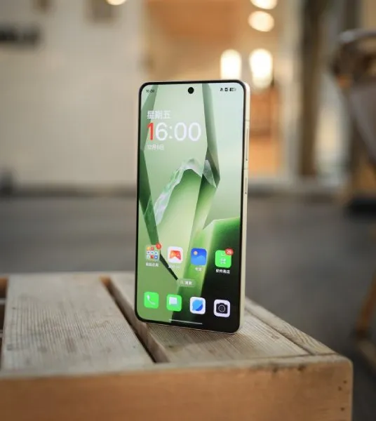 Read more about the article صور حية توضح تصميم الشاشة في هاتف OnePlus Ace 5 قبل الإعلان الرسمي