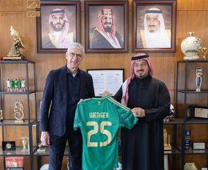 Read more about the article “المسحل” يستقبل أرسين فينغر رئيس قسم تطوير كرة القدم العالمية في الفيفا