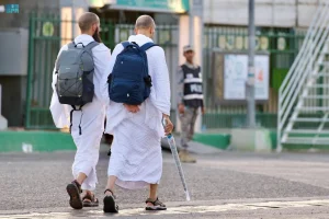 Read more about the article الحجاج يتوافدون إلى مشعر منى لقضاء يوم التروية