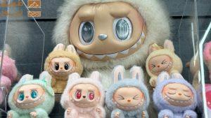 Read more about the article داخل عالم لابوبو: كيف تميز بين القطعة الأصلية والمزيفة