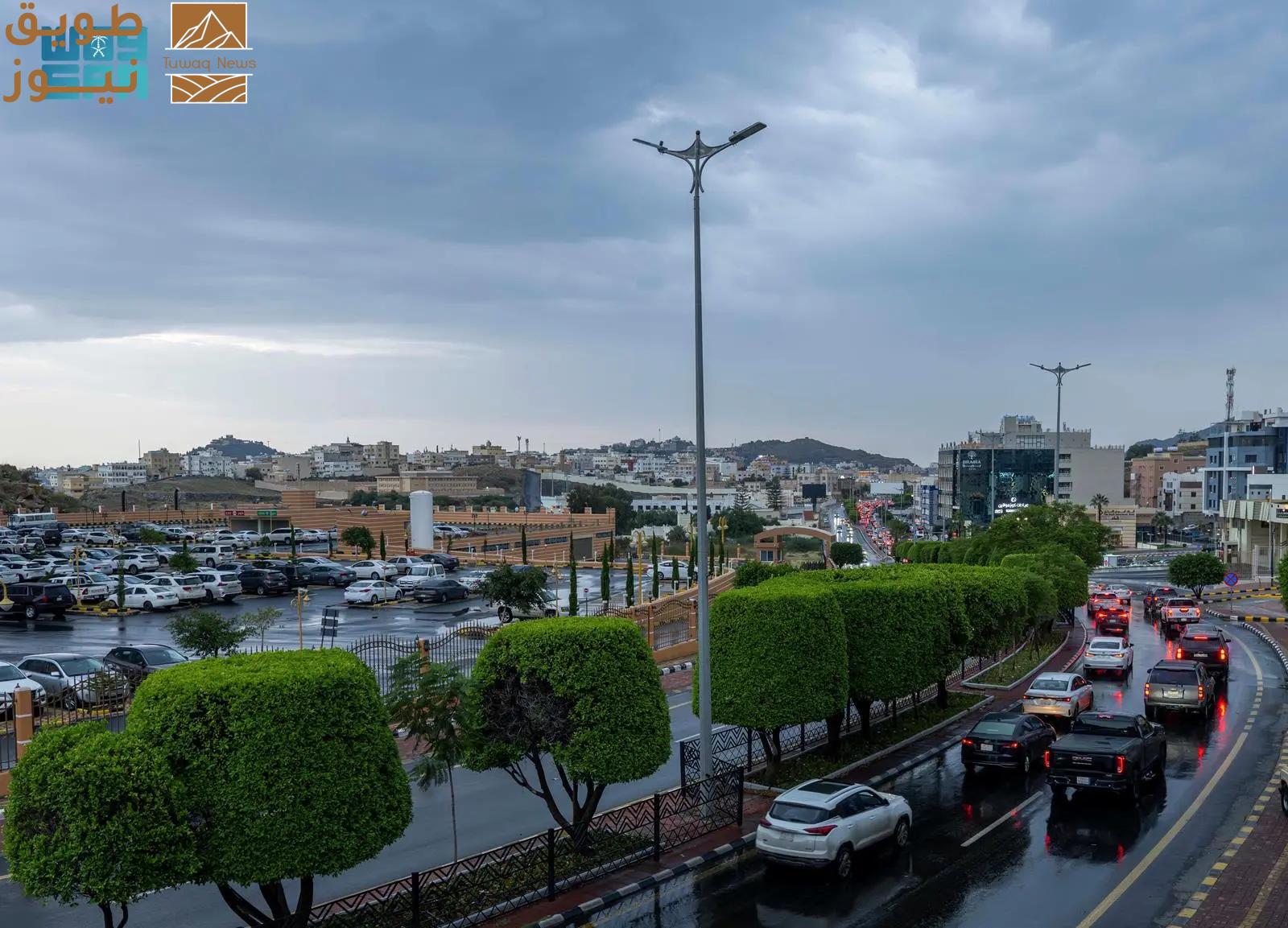 Read more about the article أجواء عسير تجذب المصطافين وتزيد من الحركة السياحية إلى أبها ومواقع التنزه