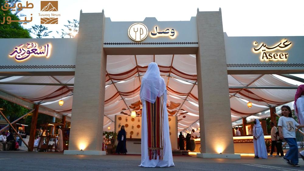 Read more about the article بجانب الأكلات.. مهرجان وصل فرصة للتعرف على الفلكلور والحرف في عسير