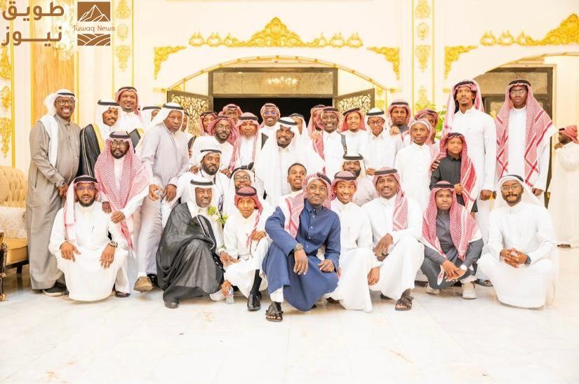 You are currently viewing أسرتا اليوسف وهاشم يزفّان المهندس عبدالمجيد