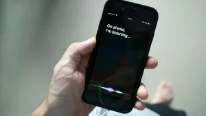 Read more about the article تقرير: “أبل” تتوصل لاتفاق مع “غوغل” لدمج جيميني في المساعد الذكي Siri