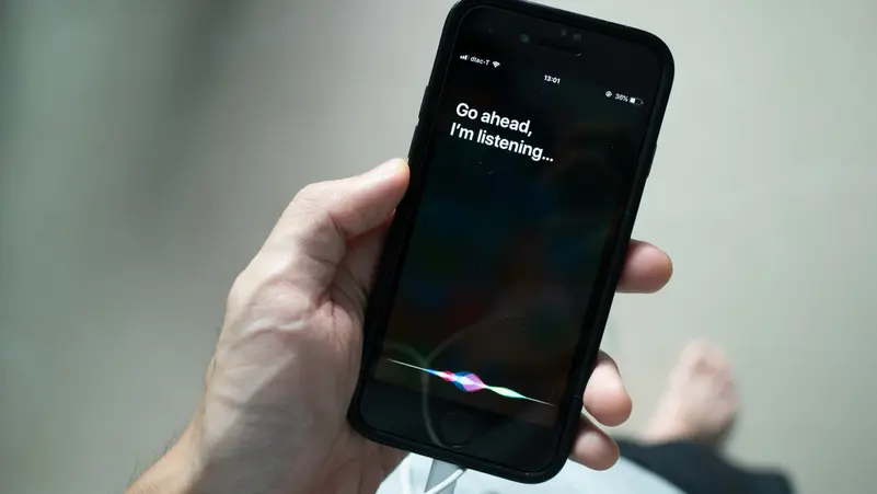 You are currently viewing تقرير: “أبل” تتوصل لاتفاق مع “غوغل” لدمج جيميني في المساعد الذكي Siri