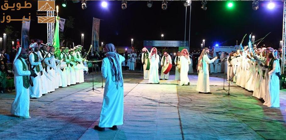 Read more about the article “العرضة السعودية” في حائل فن شعبي يجسد تراث الوطن بمناسبة اليوم الوطني الـ 95