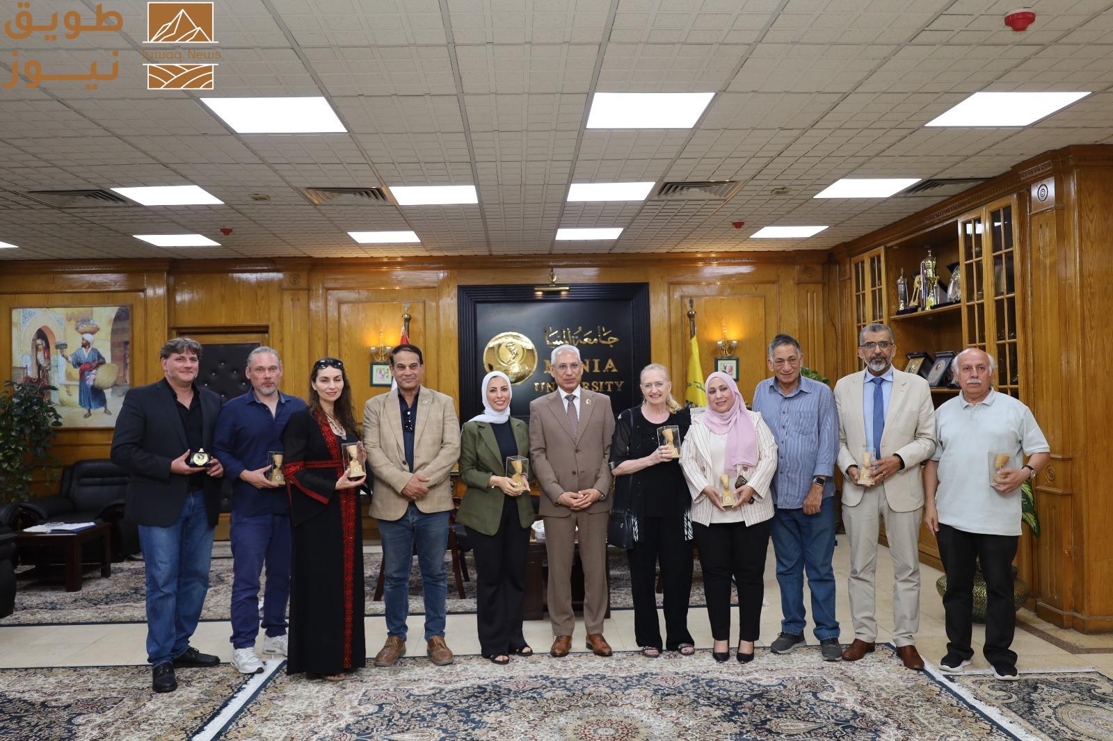 You are currently viewing مصر…رئيس جامعة المنيا يستقبل وفود الجامعات الألمانية والأردنية لبحث تعزيز التعاون الأكاديمي في مجالات الآثار والمتاحف