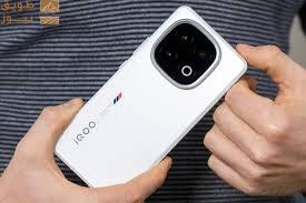 You are currently viewing الإعلان الرسمي عن نسخة iQOO 15 المتغيرة الألوان كأول هاتف يعمل بنظام OriginOS 6
