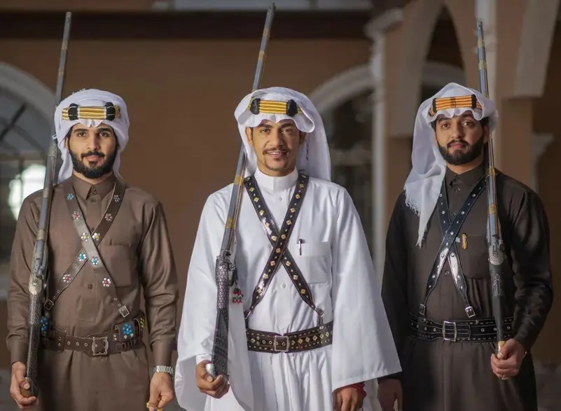 You are currently viewing الأزياء التراثية السعودية تتألق في اليوم الوطني.. وهوية تتجدد بروح معاصرة