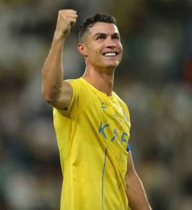 You are currently viewing رونالدو يحلّق نحو الـ 1000 بهدفه الـ 950