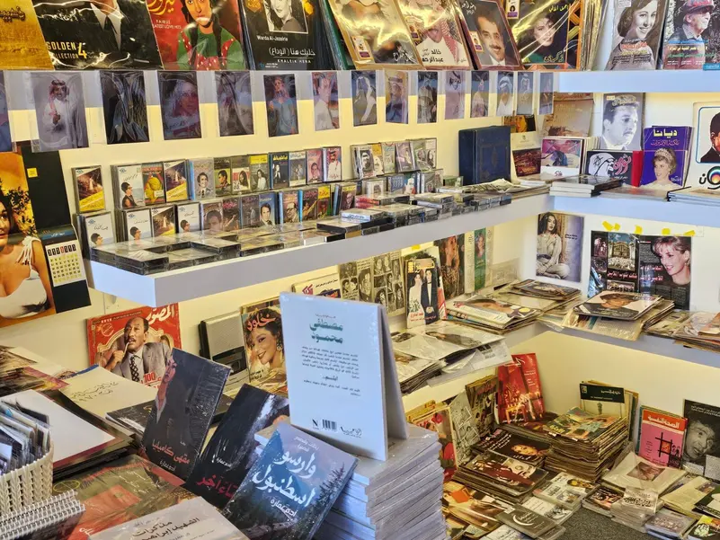 You are currently viewing “الكاسيت” يعود من الذاكرة إلى الواجهة في معرض الرياض الدولي للكتاب 2025