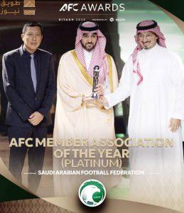 Read more about the article المسحل تسلم جائزة أفضل اتحاد وطني بآسيا