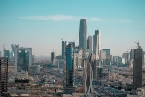 Read more about the article رياض ترسم.. والمدينة تتذوق.. والسعودية تُبدع بلغة العالم