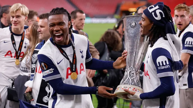 You are currently viewing حادث مرعب.. تهديد لاعب توتنهام بسلاح ناري في شوارع لندن