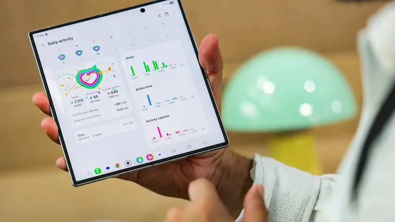 You are currently viewing “سامسونغ” تكشف عن هاتف ” Galaxy Z TriFold” وتحدد موعد إطلاقه
