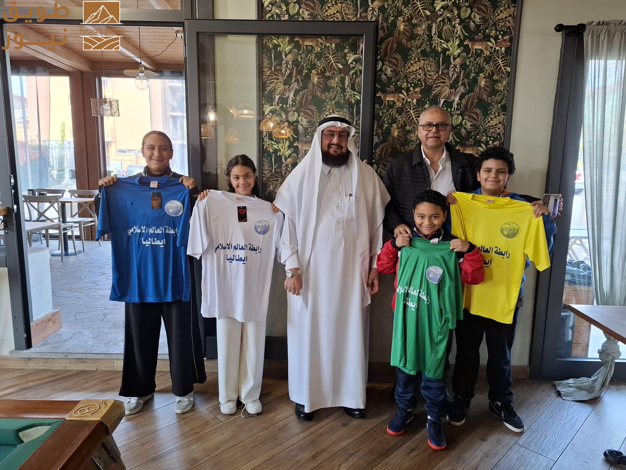 You are currently viewing عبد العزيز سرحان يكرّم أبناء عائلة مسلمة في إيطاليا