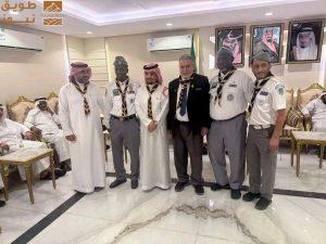 Read more about the article في حفل سمر بابحر  منديل كشافة شباب مكة على صدور المديرس  وهجاد وابنه عمر