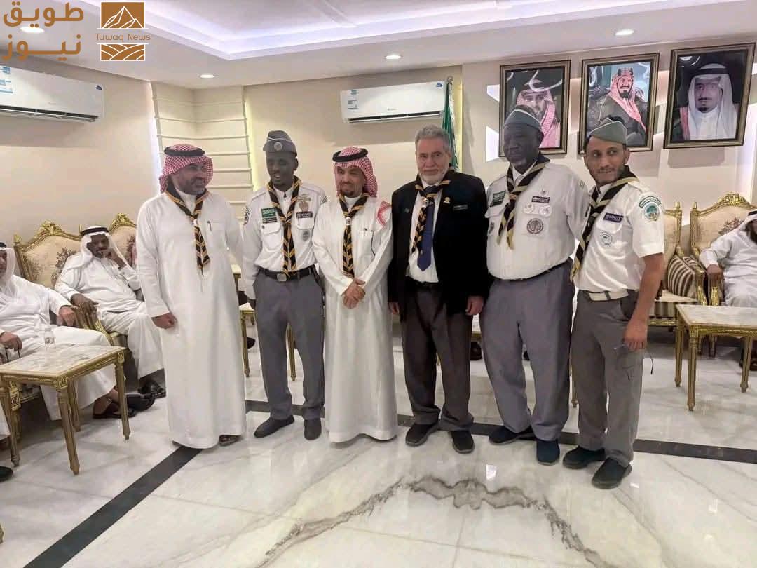 You are currently viewing في حفل سمر بابحر  منديل كشافة شباب مكة على صدور المديرس  وهجاد وابنه عمر