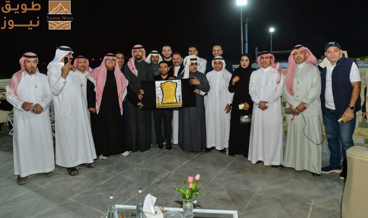 You are currently viewing الإعلام يكرّم مركز الغِرّاء للفروسية لحصوله على فئة (A) وأكاديمية الصارم البتار لإنجازاتها الدولية