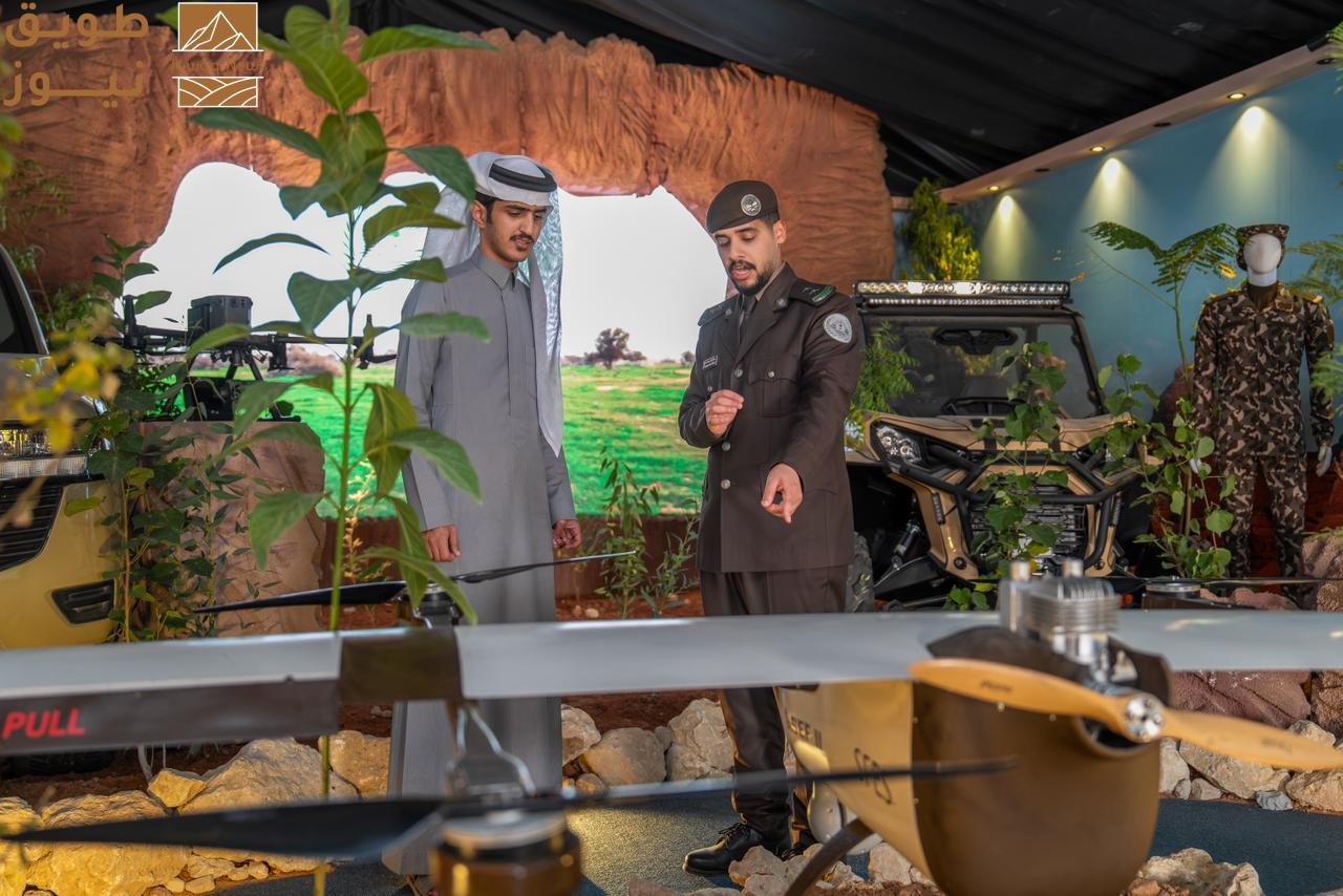 You are currently viewing القوات الخاصة للأمن البيئي تشارك في معرض (واحة الأمن) بمهرجان الملك عبدالعزيز للإبل الـ (10) بالصياهد