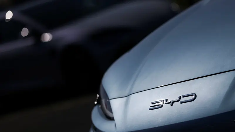 Read more about the article 5 شركات صينية تستعد لقلب موازين السيارات الكهربائية عالميًا في 2026