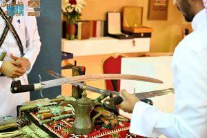 Read more about the article حرفة صناعة السيوف العربية.. رمز للتراث والإبداع في معرض “حرفة مكة”