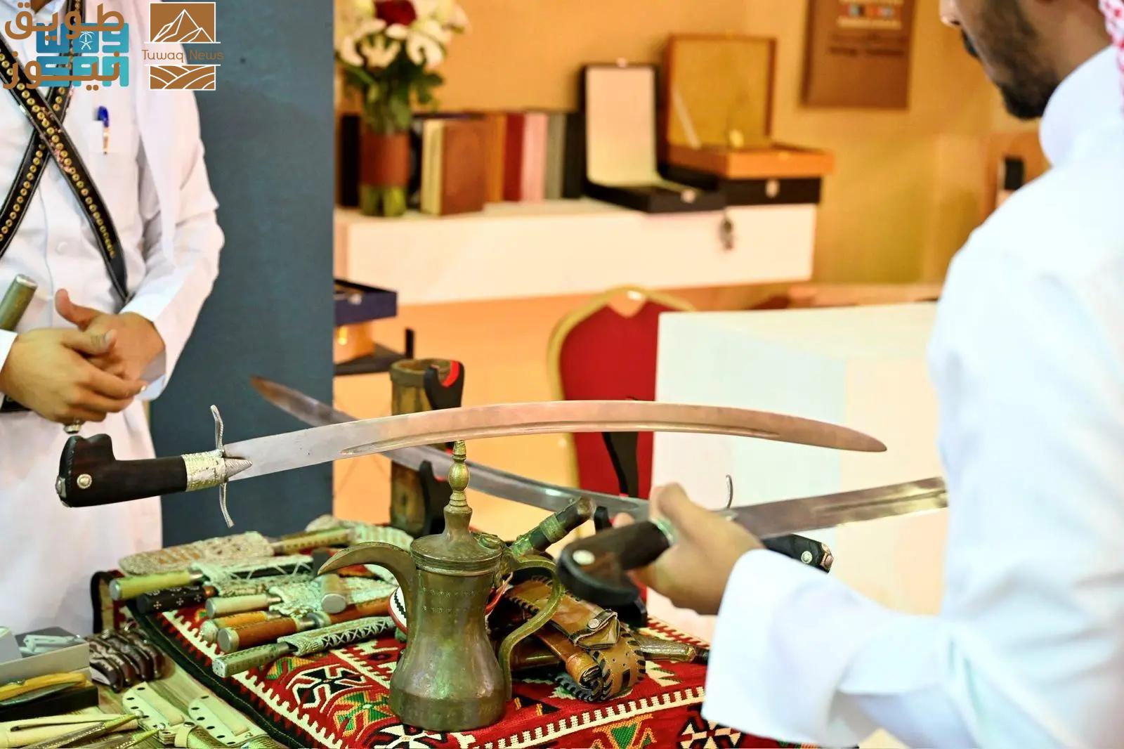 You are currently viewing حرفة صناعة السيوف العربية.. رمز للتراث والإبداع في معرض “حرفة مكة”