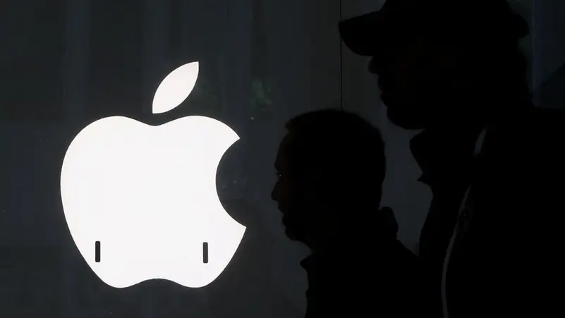 Read more about the article “أبل” تعلن نهاية عصر تقنية شهيرة في هواتف آيفون 18