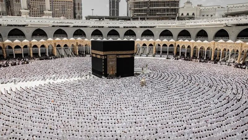 You are currently viewing المطوف الرقمي.. باقة من الخدمات الذكية لتيسير أداء المناسك داخل المسجد الحرام