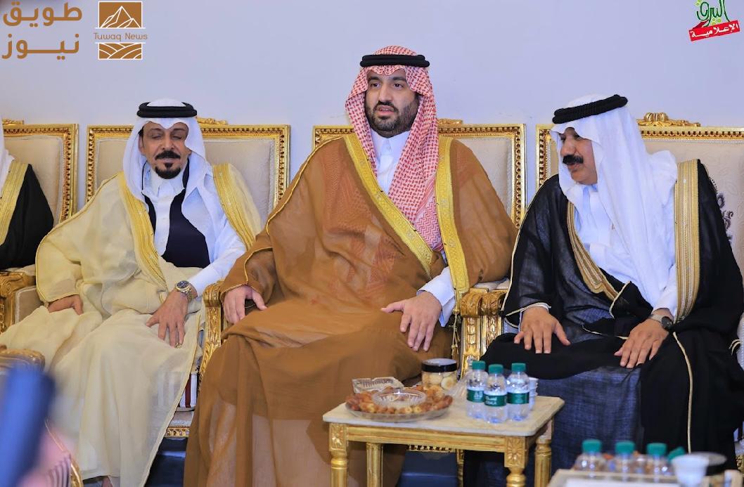 You are currently viewing الشيخ خضران بن مقباس يحتفل بزواج ابنه عمر