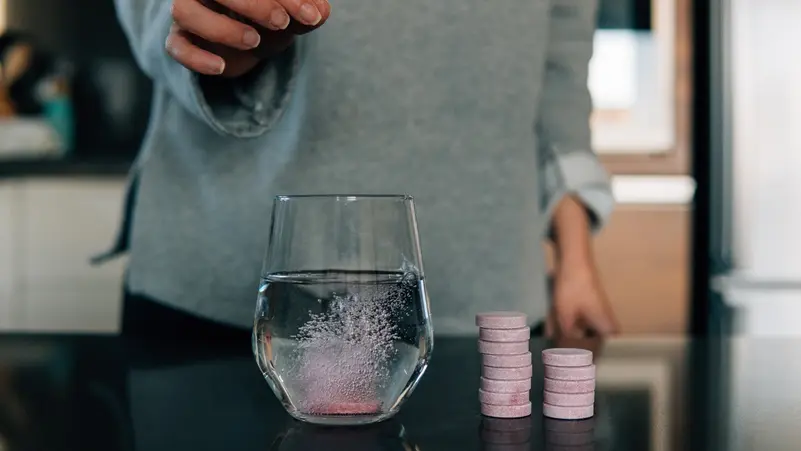 You are currently viewing 3 مكملات غذائية لا يُنصح بتناولها مع فيتامين C.. ما هي؟