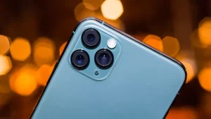 Read more about the article هل تملكه؟.. “أبل” تُدرج آيفون شهير ضمن قائمة الأجهزة العتيقة