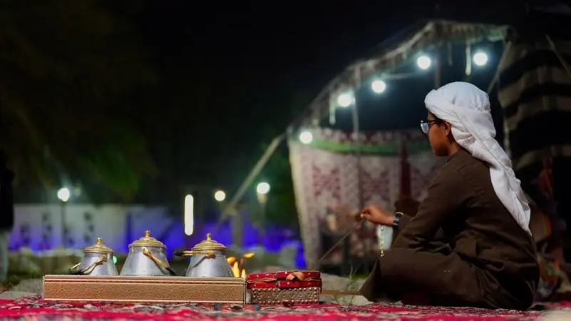 You are currently viewing شتاء الباحة.. تحول الجبال لمخيمات دافئة وتجارب سياحية