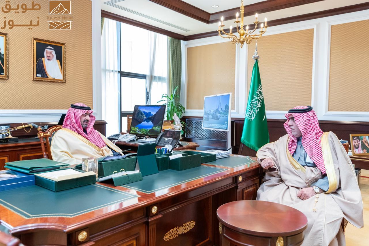 Read more about the article نائب أمير تبوك يستقبل مدير عام التعليم بالمنطقة