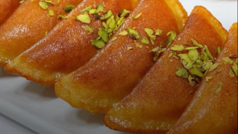 You are currently viewing على مائدتك في رمضان.. اعرف أصل حكاية القطايف