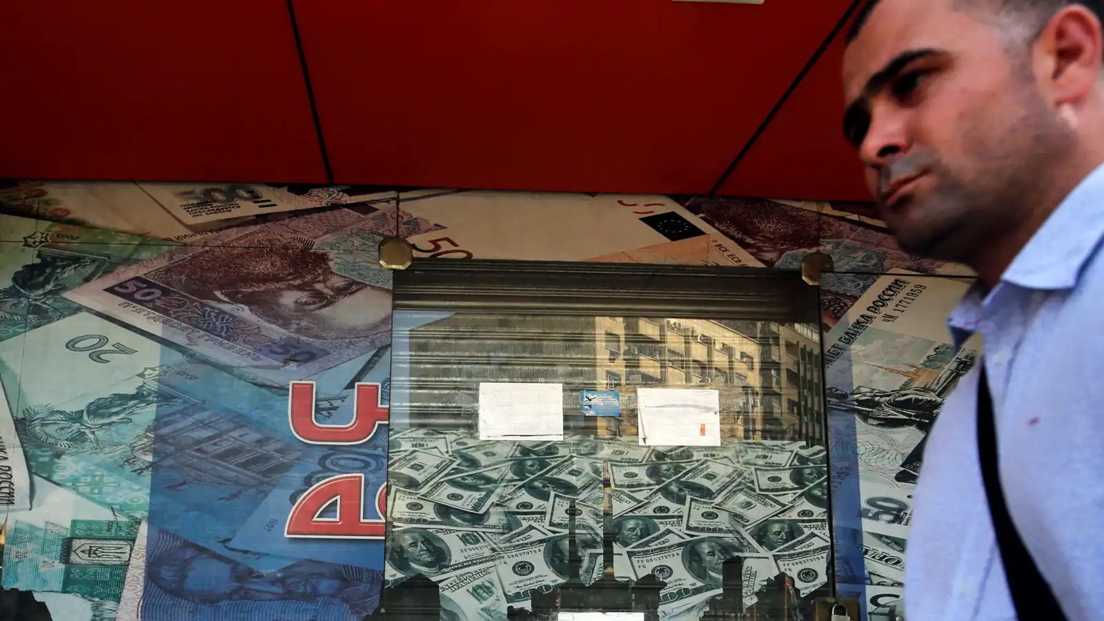 Read more about the article الدولار يواصل ارتفاعه أمام الجنيه في البنوك المصرية.. يصل لـ48.20 جنيه