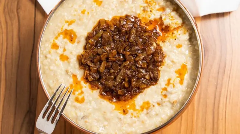 You are currently viewing الأطباق التراثية في السعودية .. تنوع غذائي يتصدر روح مائدة شهر رمضان