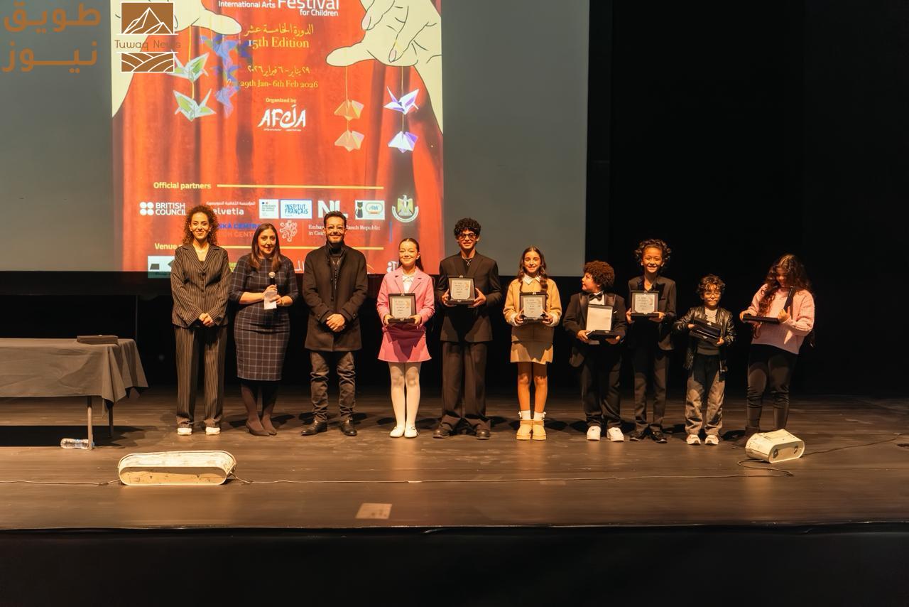 You are currently viewing تكريم ابطال مسلسل لعبة وقلبت بجد والنجم احمد زاهر وايسل رمزي بمهرجان حكاوي