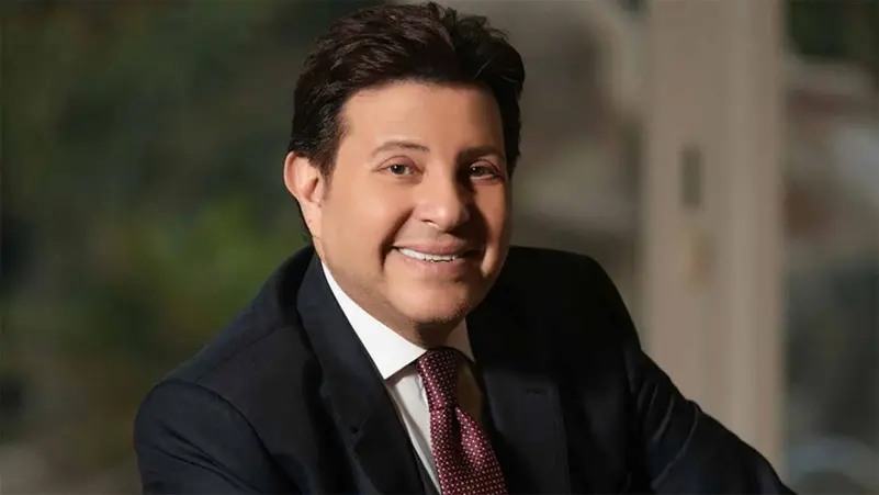 Read more about the article بعد انتشار صور هاني شاكر بالمستشفى.. مصطفى كامل “كلها مزيفة”