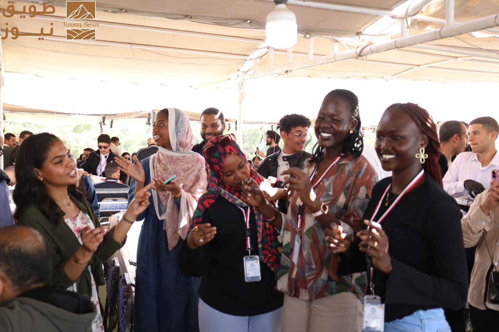 You are currently viewing مصر…رحلة لمعالم المنيا السياحية تثري تجربة الطلاب الوافدين بوفود الجامعات بملتقى الحضارات بجامعة المنيا