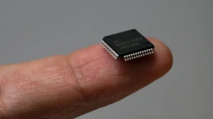 Read more about the article طفرة الذكاء الاصطناعي قد تبقي أسعار الذاكرة مرتفعة حتى 2030