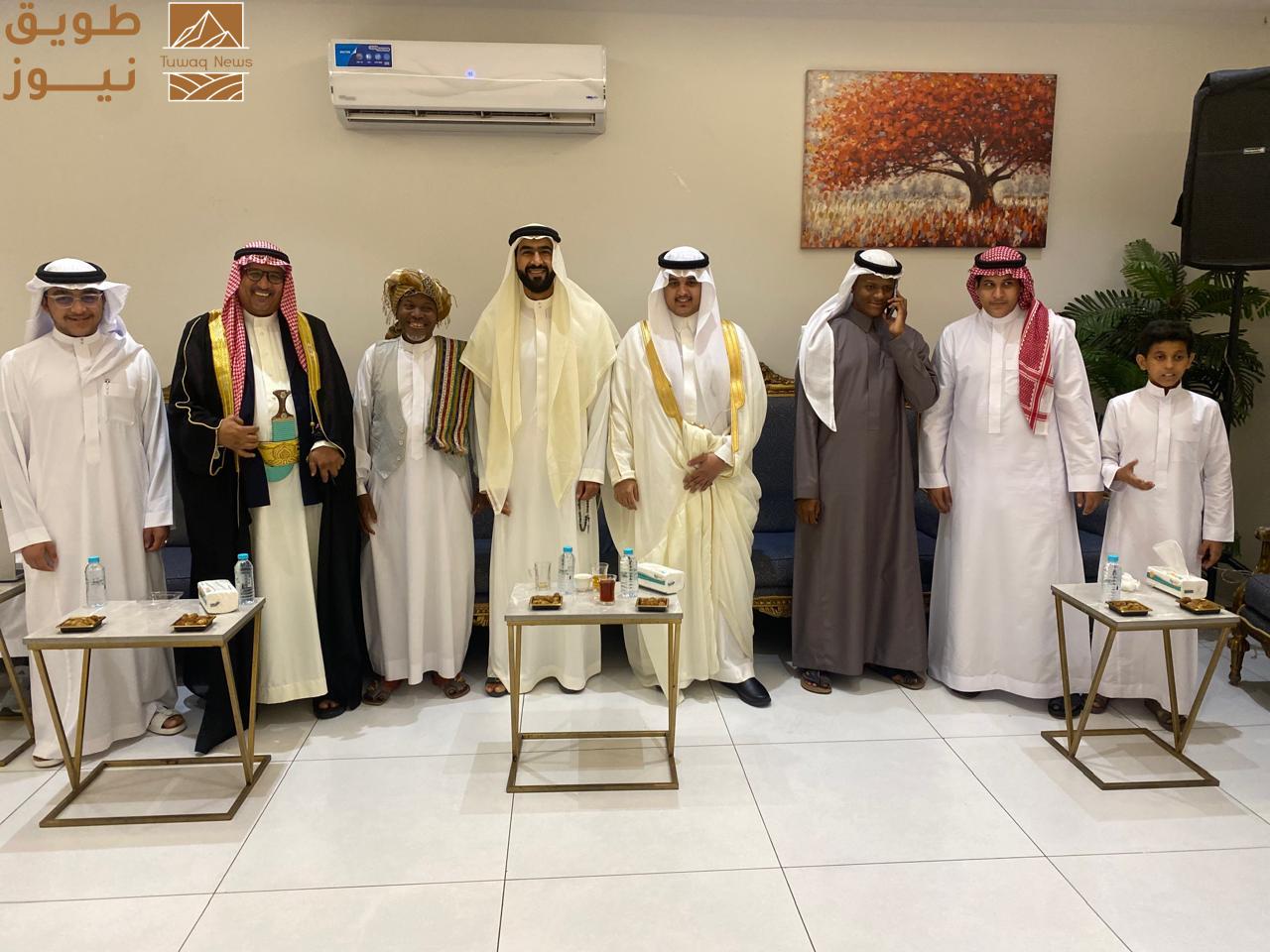 You are currently viewing العواسي والزحيري يحتفلون بعقد قران المهندس عبدالله في جدة